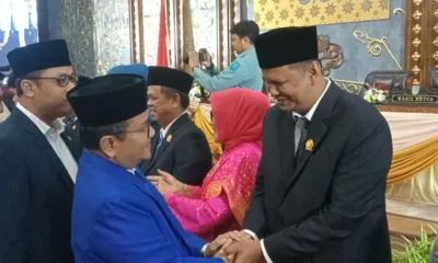 Ketua DPD PAN Kota Jambi, Maulana mengucapkan selamat kepada Naim yang dilantik menjadi Wakil Ketua DPRD Kota Jambi. (ist)