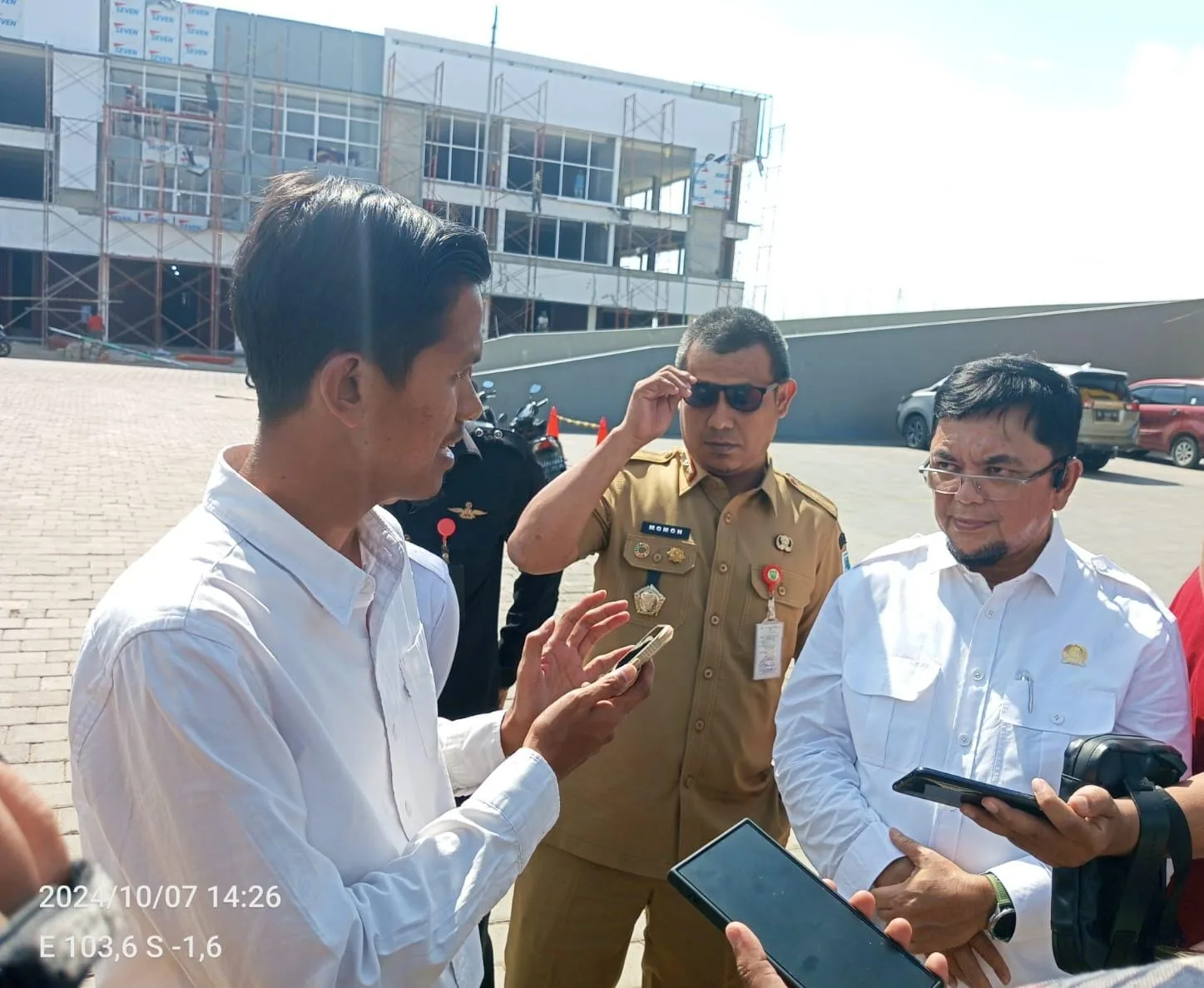 Ivan Wirata bersama Kadis PUPR Kota Jambi dan pihak BWSS VI Sumatera. (DETAIL/Juan)