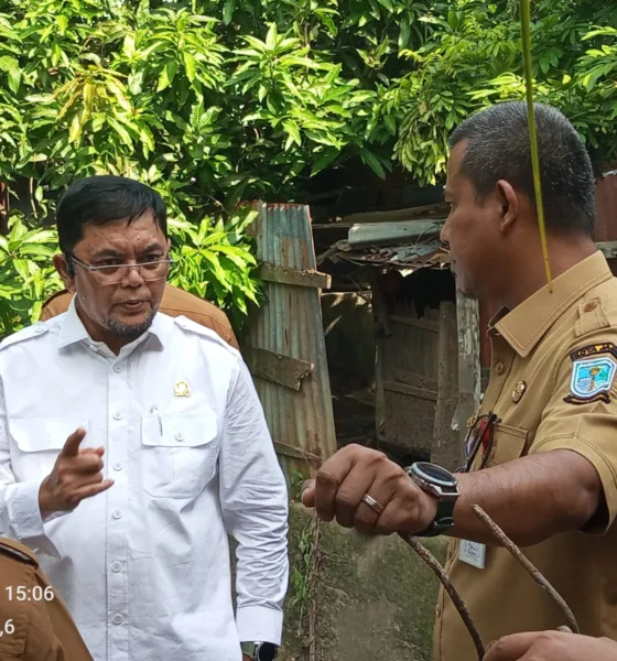 Ivan Wirata di salah satu titik rawan banjir belakang JBC. (DETAIL/Juan)