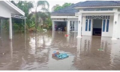 Salah satu titik banjir (Jumat 4 Oktober 2024) di rumah warga Kel Simpang 4 Sipin, Telanaipura. (ist)