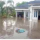 Salah satu titik banjir (Jumat 4 Oktober 2024) di rumah warga Kel Simpang 4 Sipin, Telanaipura. (ist)