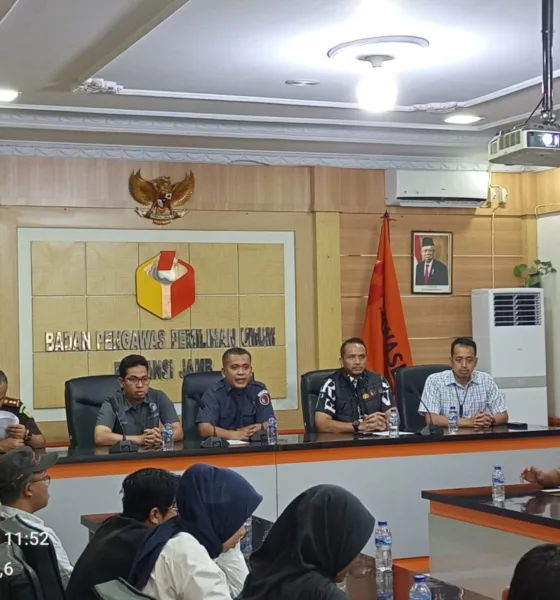 Konferensi Pers Bawaslu Jambi. (DETAIL/Juan)