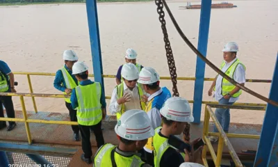 Waka DPRD Provinsi Jambi, Ketua DPRD Kota Jambi, Kepala BWSS Sumatera VI beserta rombongan di Intake PDAM Aur Duri. (DETAIL/Juan)