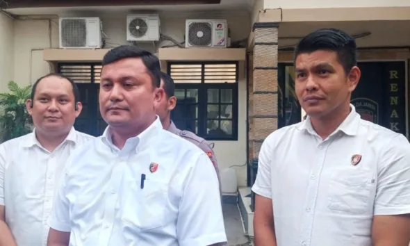 Plh Kasubdit V Cyber Polda Jambi, AKBP Reza (tengah). (ist)