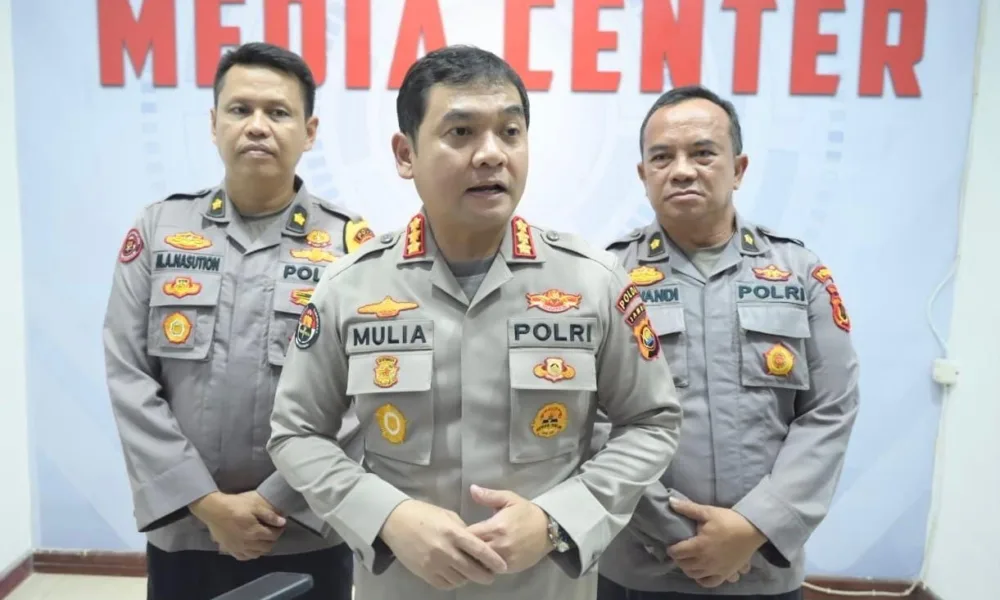 Kabid Humas Polda Jambi, Kombes Pol Mulia Prianto (tengah). (ist)