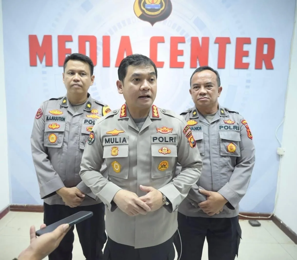 Kabid Humas Polda Jambi, Kombes Pol Mulia Prianto (tengah). (ist)