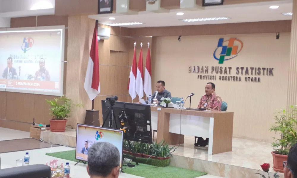 Pj Gubsu, Agus Fatoni didampingi Kepala BPS Sumut, Asim Saputra dalam paparan perekonomian Sumut Kwartal III 2024. (ist)