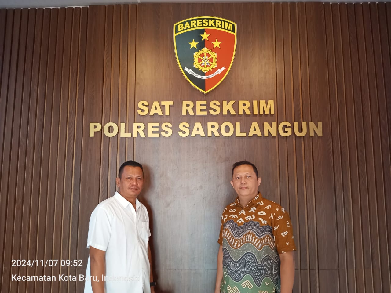 Kuasa Hukum AS, Jhon Damanik dan Rovifah Panggabean di Mapolres Sarolangun. (DETAIL/Juan)