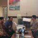 Oktaviandi saat melaporkan akun WhatsApp Fufufafa di Mako Polres Tebo. (ist)