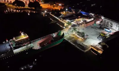 Proses pengangkutan logistik untuk even Aquabike Jet Ski World Championship 2024 di Danau Toba, 13-17 November 2024. (Foto: InJourney)