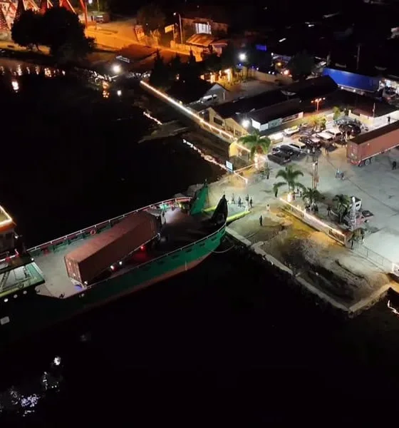 Proses pengangkutan logistik untuk even Aquabike Jet Ski World Championship 2024 di Danau Toba, 13-17 November 2024. (Foto: InJourney)