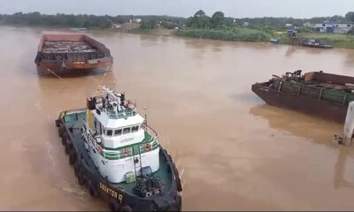 Detik-detik TB EQUATOR 12 menghantam fender jembatan aur duri 1. (ist)