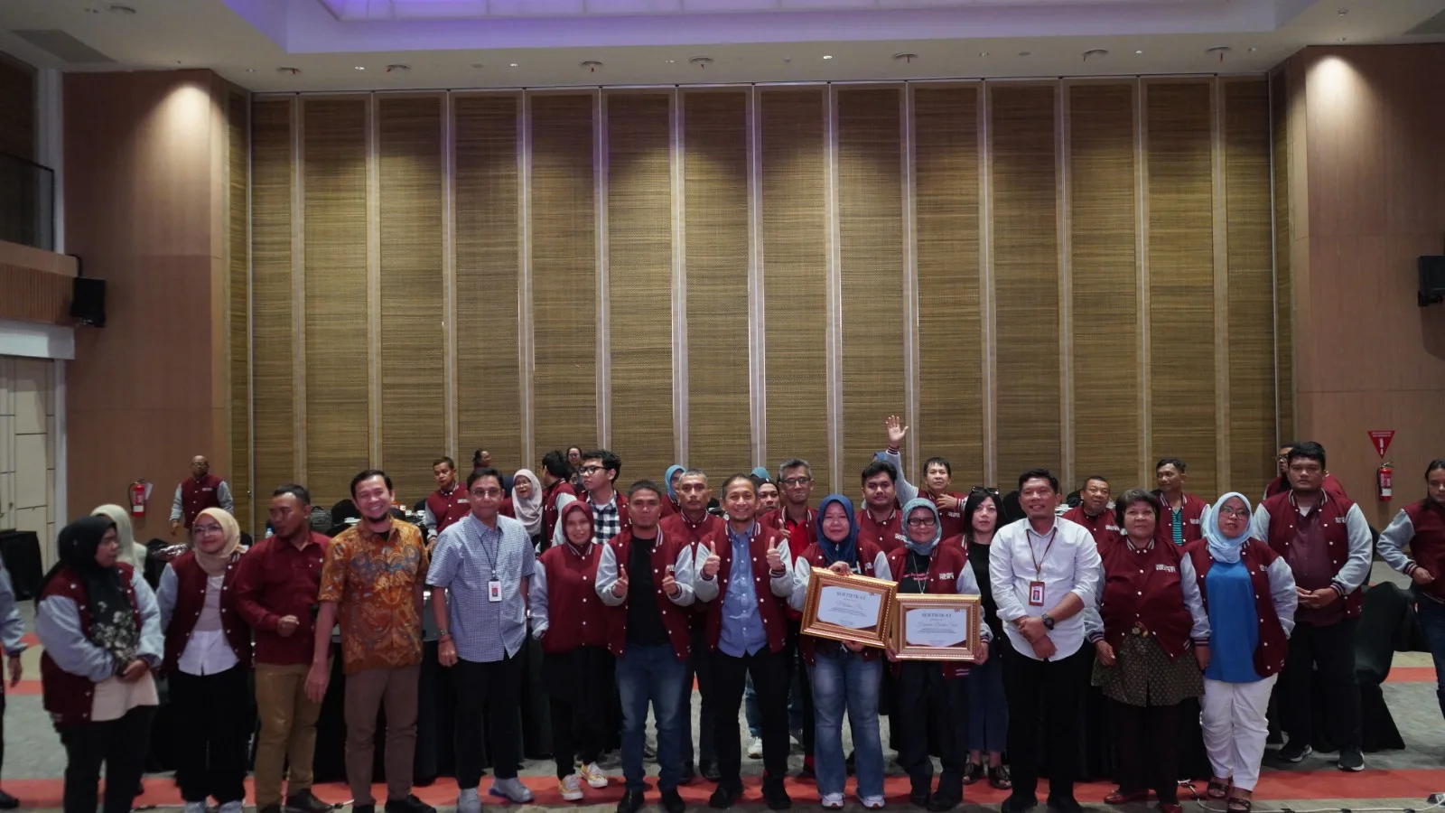 OJK Sumut dan para wartawan menggelar kegiatan bertajuk "Sinergi OJK dan Media Partner Membangun Perekonomian Sumut". (ist)