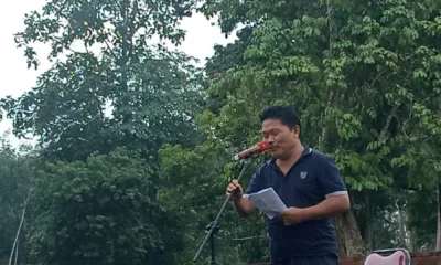 Sastrawan Nasional, Asro Almurthwy saat membaca puisi kubu di Festival candi Muarojambi. (DETAIL/ist)