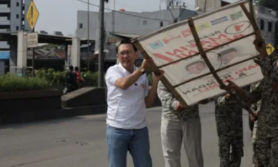 Calon Bupati Bekasi, Dani Ramdan copot APK miliknya sendiri. (ist)