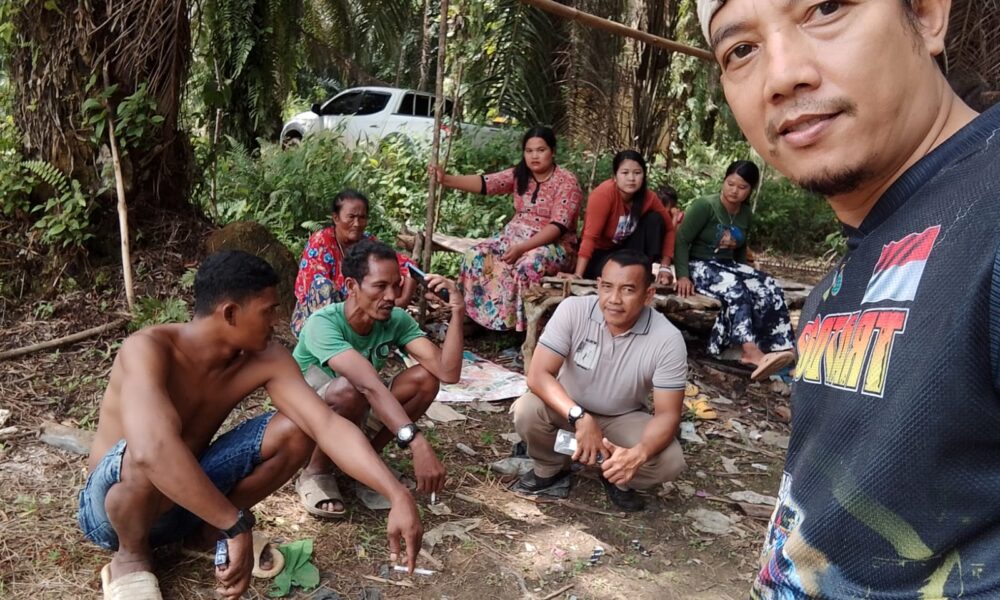 Warga SAD di pemukiman Desa Tambang Emas. (DETAIL/Daryanto)
