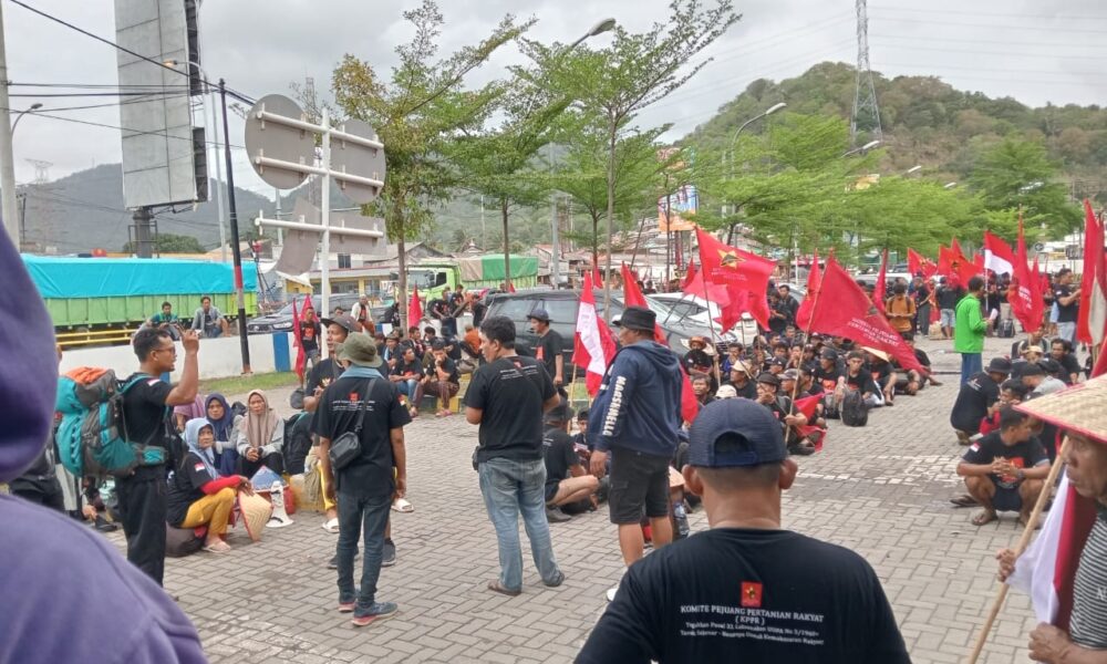 Para petani sedang di Bakauheni menuju Jakarta. (ist)