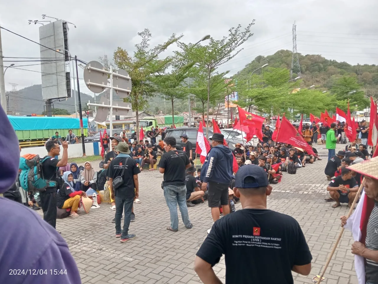 Para petani sedang di Bakauheni menuju Jakarta. (ist)
