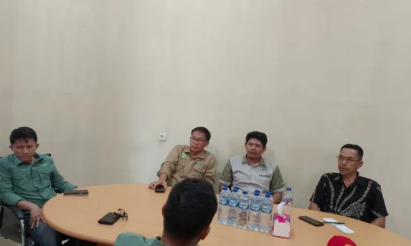 Komisi III DPRD Merangin saat diskusi bersama manajemen PT SGN. (DETAIL/Daryanto)