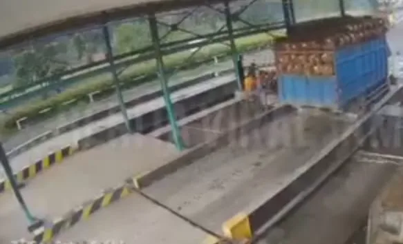 Timbangan milik PT SGN yang dikeluhkan petani sawit dan supplier. (DETAIL/Ney)
