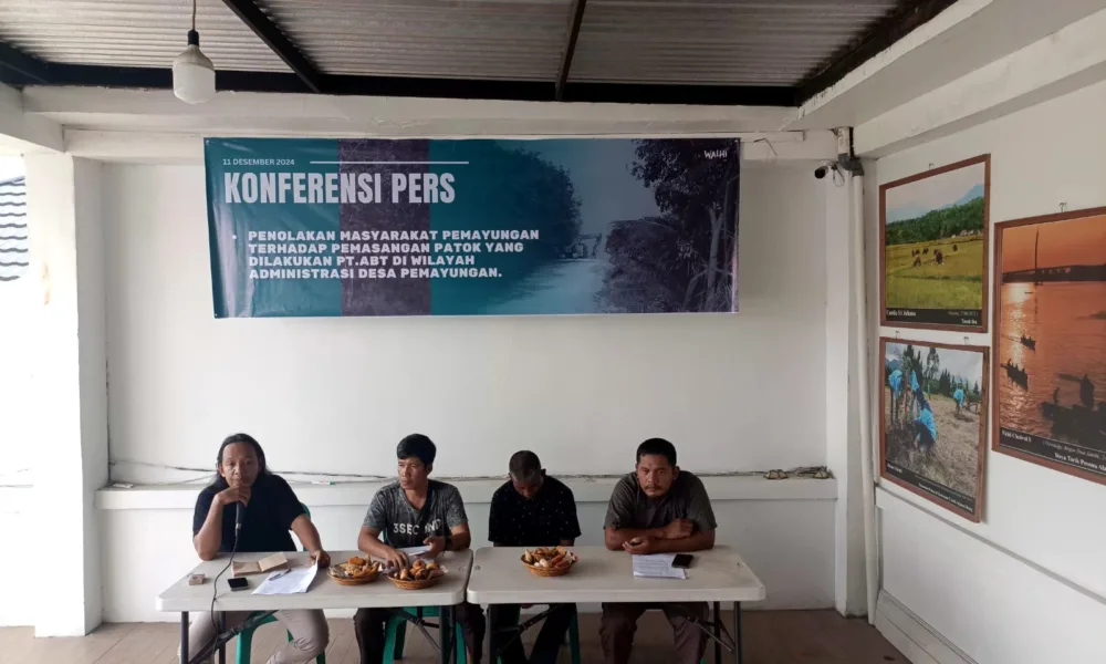 Walhi Jambi dan masyarakat Desa Pemayungan menggelar konferensi pers pada Rabu, 11 Desember 2024. (DETAIL/Jogi)