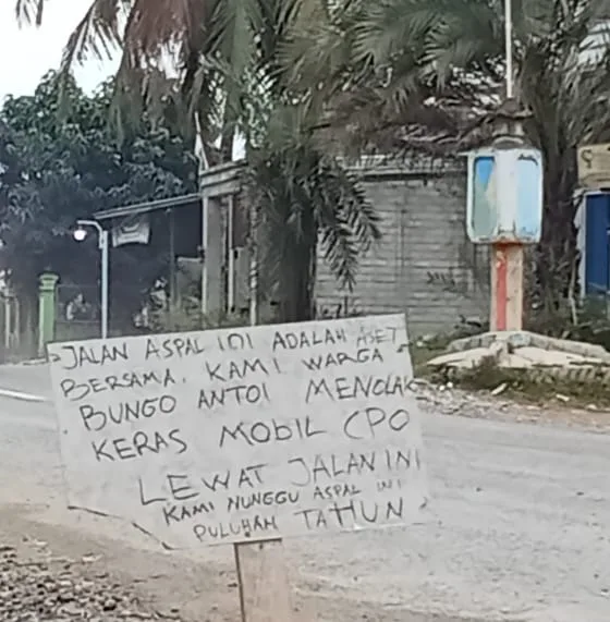 Papan peringatan yang dipasang warga Bungo Antoi. (ist)