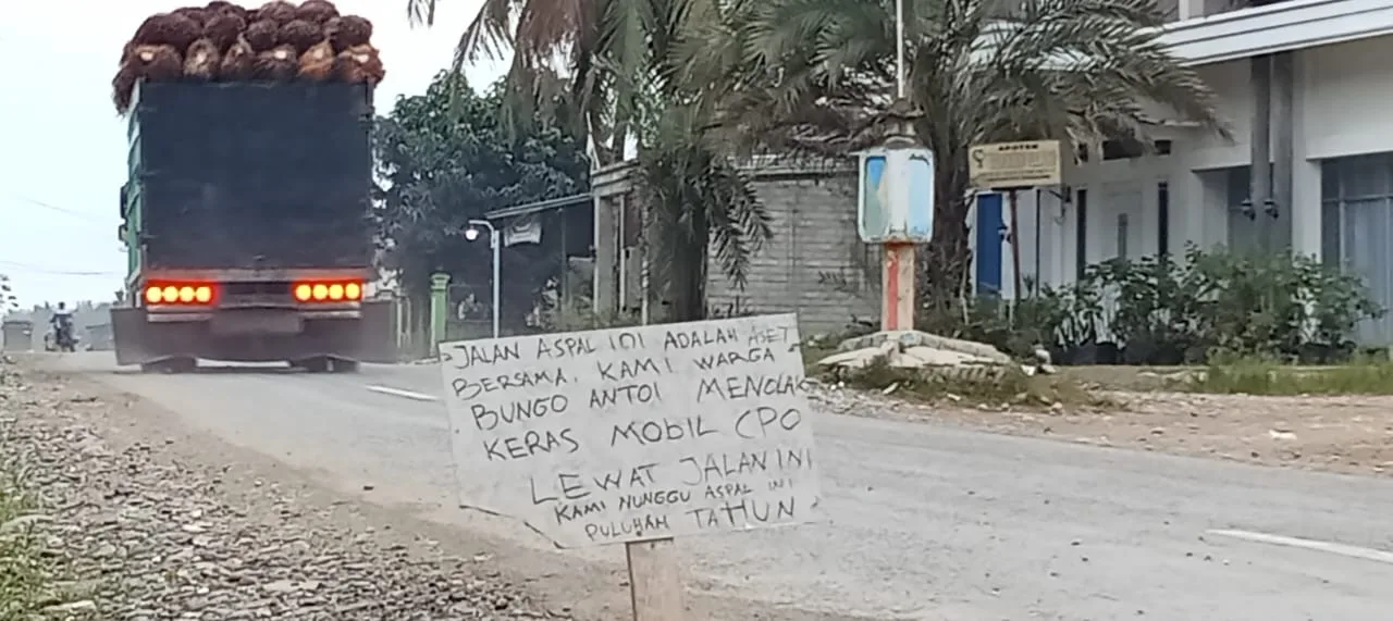 Papan peringatan yang dipasang warga Bungo Antoi. (ist)