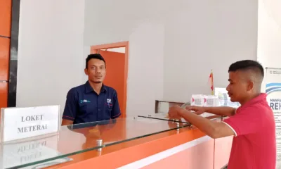 Petugas kantor pos bersiap untuk mulai membayar bansos sembako dan PKH mulai 18 Desember mendatang. (DETAIL/Daryanto)