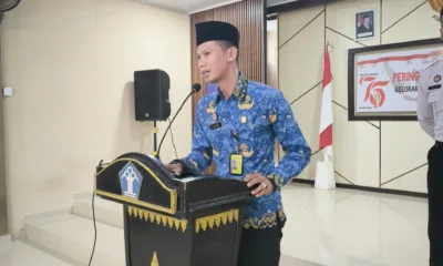 Kalapas Narkotika Sawahlunto, Fajar Nurcahyo Asyyifa bertidak sebagai Inspektur Upacara pada Kamis, 19 Desember 2024. (dok. Humas LPN Sawahlunto).