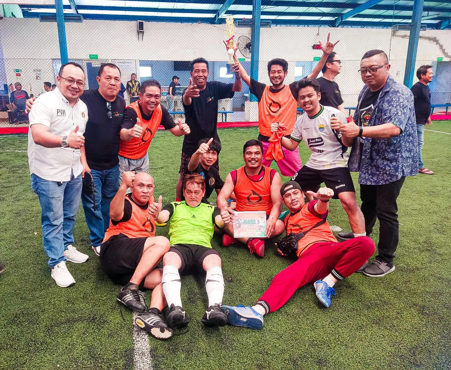Tim Futsal dan Official PWI Bekasi Raya. (ist)