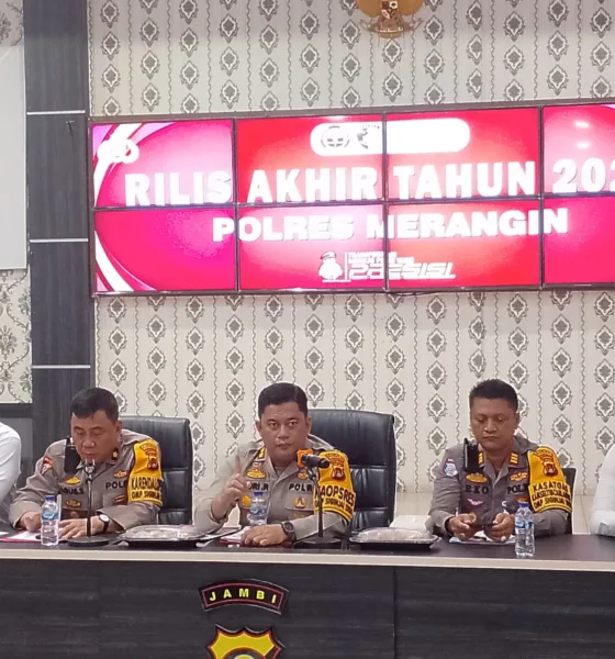 Kapolres Merangin AKBP Ruri Roberto saat meliris catatan akhir tahun. (DETAIL/Daryanto)