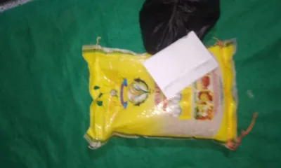 Sedikit sembako dan uang yang diantar ke rumah keluarga Sawal. (ist)