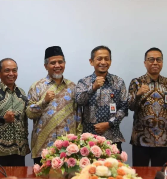 Senator DPD RI, M. Nuh saat mengunjungi kantor OJK Sumut, Senin, 6 Januari 2025. (ist)