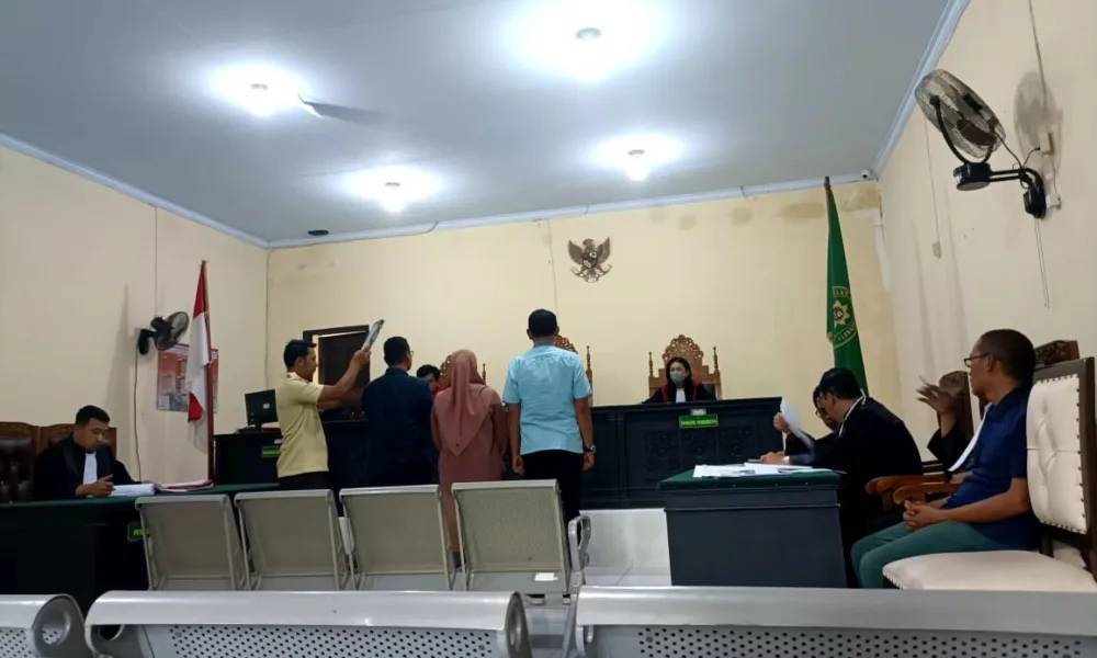 Ketiga saksi saat disumpah di persidangan. (DETAIL/Jogi)
