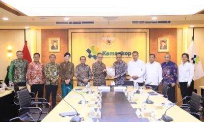 Menteri Koperasi, Budi Arie dan jajaran Dewan Komisioner OJK menggelar pertemuan di kantor Kementerian Koperasi di Jakarta, Senin, 13 Januari 2025. (ist)