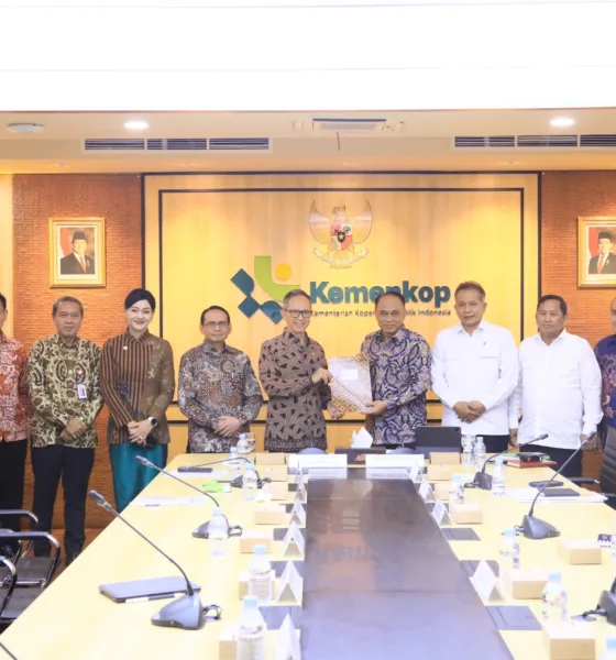 Menteri Koperasi, Budi Arie dan jajaran Dewan Komisioner OJK menggelar pertemuan di kantor Kementerian Koperasi di Jakarta, Senin, 13 Januari 2025. (ist)