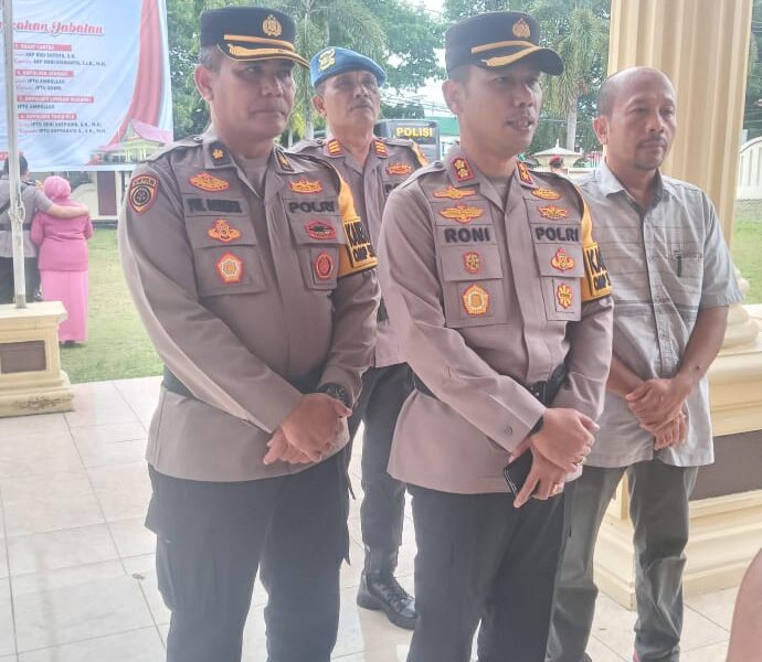 Kapolres Merangin, AKBP Roni Syahendra usai upacara Sertijab PJU polres Merangin.(ist)