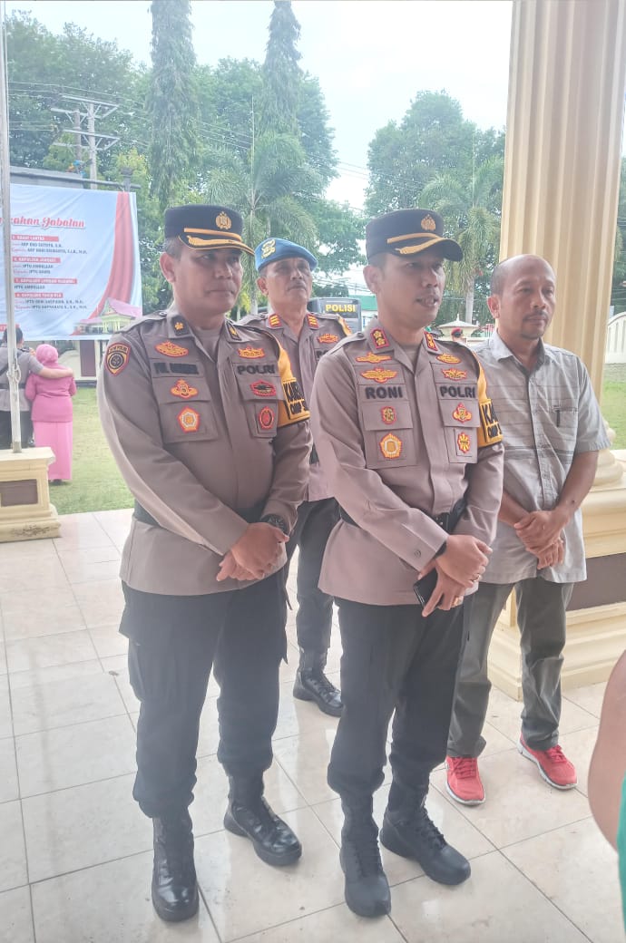 Kapolres Merangin, AKBP Roni Syahendra usai upacara Sertijab PJU polres Merangin.(ist)