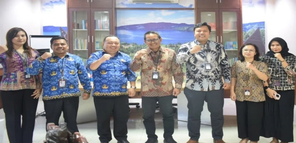 Pihak KPPU Kanwil I Sumbagut berfoto bersama dengan pihak BPS Sumut. (ist)