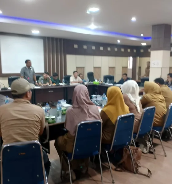 Waka II saat marah mendengar jawaban perwakilan PT SGN. (DETAIL/Daryanto)