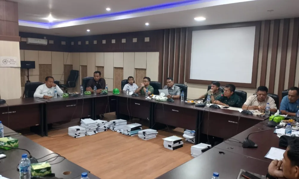 Suasana rapat Komisi III DPRD Merangin dengan perwakilan PT SGN, DLH dan masyarakat Bungo Antoi. (DETAIL/Daryanto)