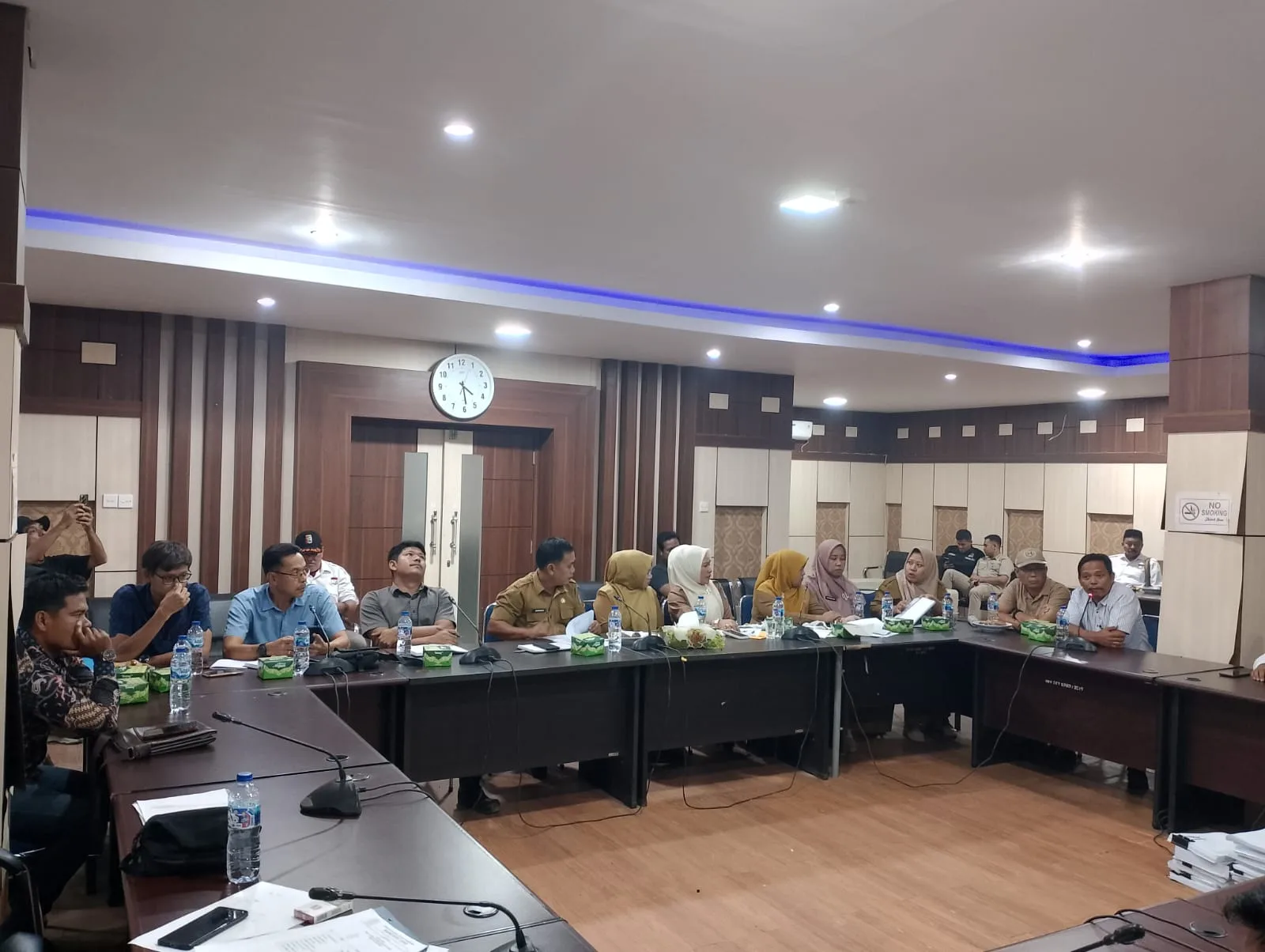 Suasana rapat Komisi III DPRD Merangin bersama perwakilan masyarakat Desa Bungo Antoi. (DETAIL/Daryanto)