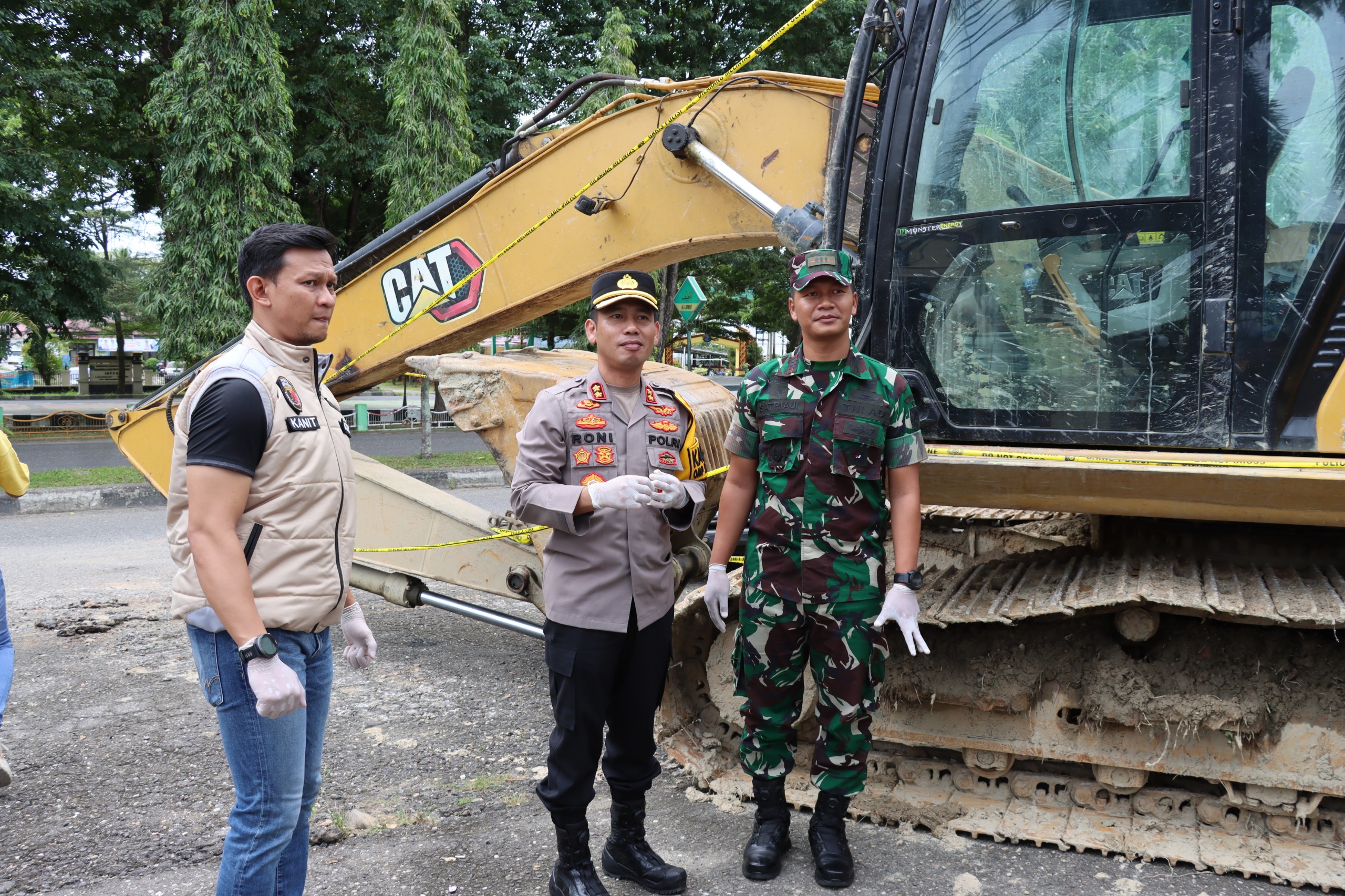 Alat berat jenis CAT yang diamankan Satreskrim Polres Merangin. (ist)