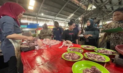 KPPU Kanwil I Sumbagut dan Disperindag ESDM Sumut menggelar sidak di sejumlah pasar tradisional di kota Medan, Kamis sore, 30 Januari 2025.