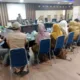 Fahmi, Waka II DPRD Merangin seusai melempar kotak tisu kepada perwakilan PT SGN. (DETAIL/Daryanto)