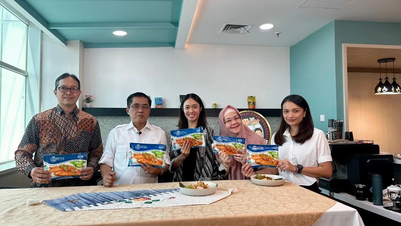 Tri Dharma Saputra Direktur Regal Springs Indonesia (RSI), Dr. Budi Sulistiyo, M.Sc. Direktur Jenderal Penguatan Daya Saing Produk Kelautan dan Perikanan Kementerian Kelautan dan Perikanan, Arum P. Handayani Head of Legal and Regulatory RSI, Ratna Yudythia Marketing, Business Development & NPD Manager, Fitri Anggraini Media & Communication Sr. Manager. (ist)