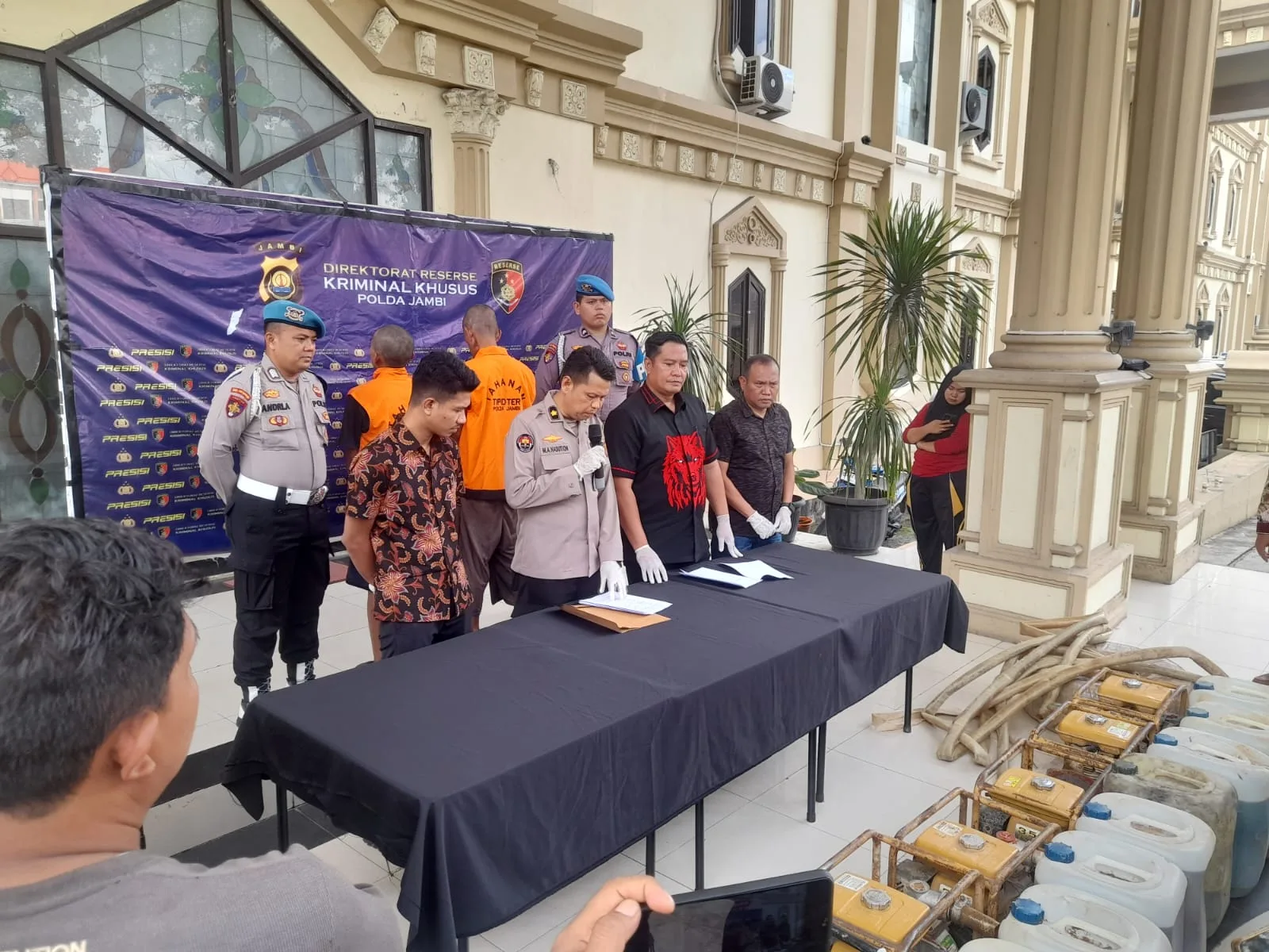 Ungkap kasus tindak pidana migas di Polda Jambi. (DETAIL/Juan)
