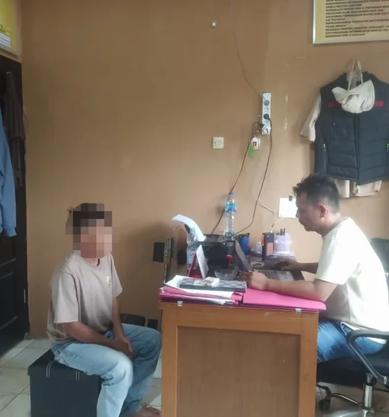Pelaku penganiayaan mantan istri usai ditangkap polisi. (ist)
