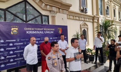 Ferry (botak) terduga pelaku pencabulan saat ungkap kasus. (DETAIL/Juan)