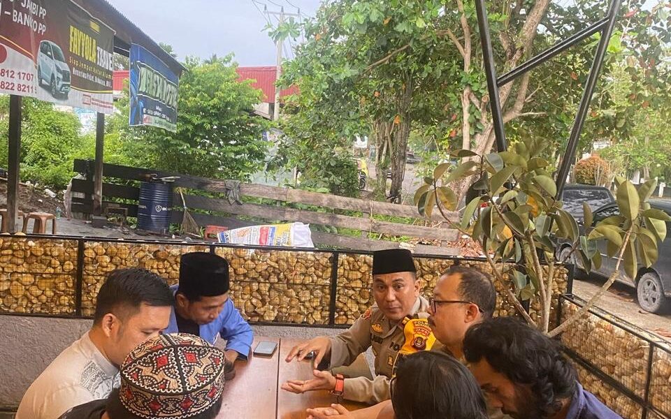 Kapolsek Tabir Ulu saat diskusi bareng dengan Dewan Kesenian Merangin, KNPI Merangin dan Forum Film Merangin. (ist)